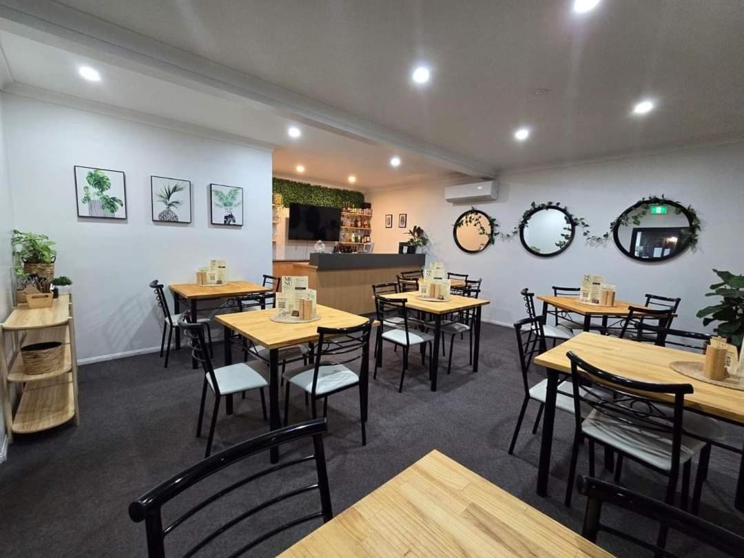 Ascot Lodge Motor Inn Кингарой Экстерьер фото