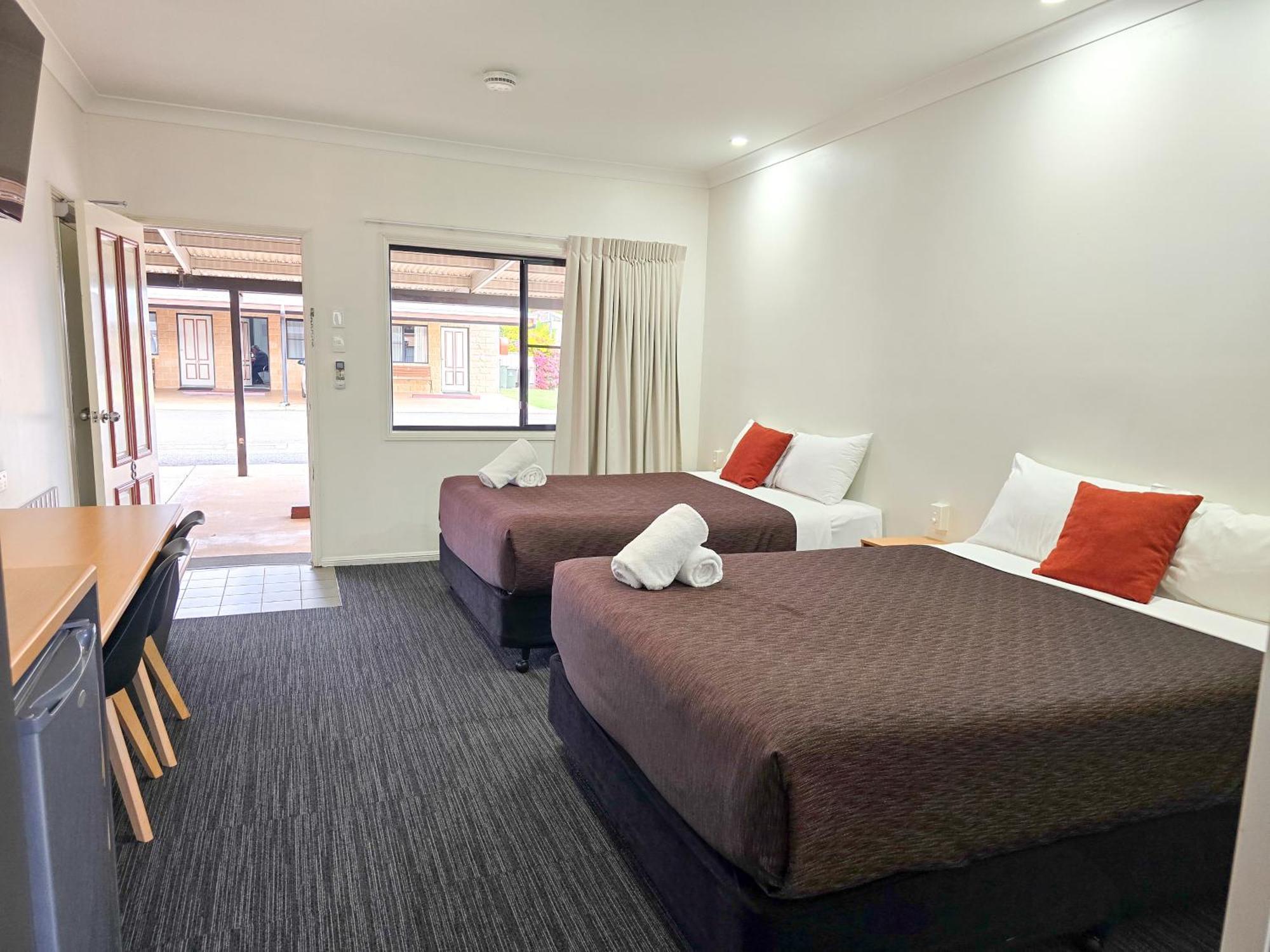 Ascot Lodge Motor Inn Кингарой Экстерьер фото