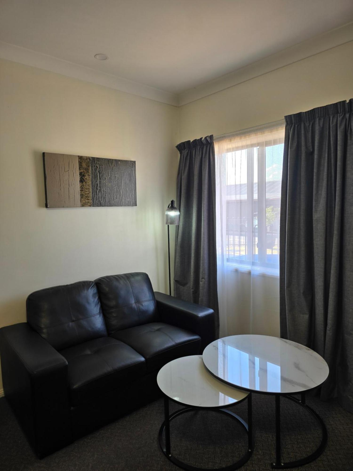 Ascot Lodge Motor Inn Кингарой Экстерьер фото