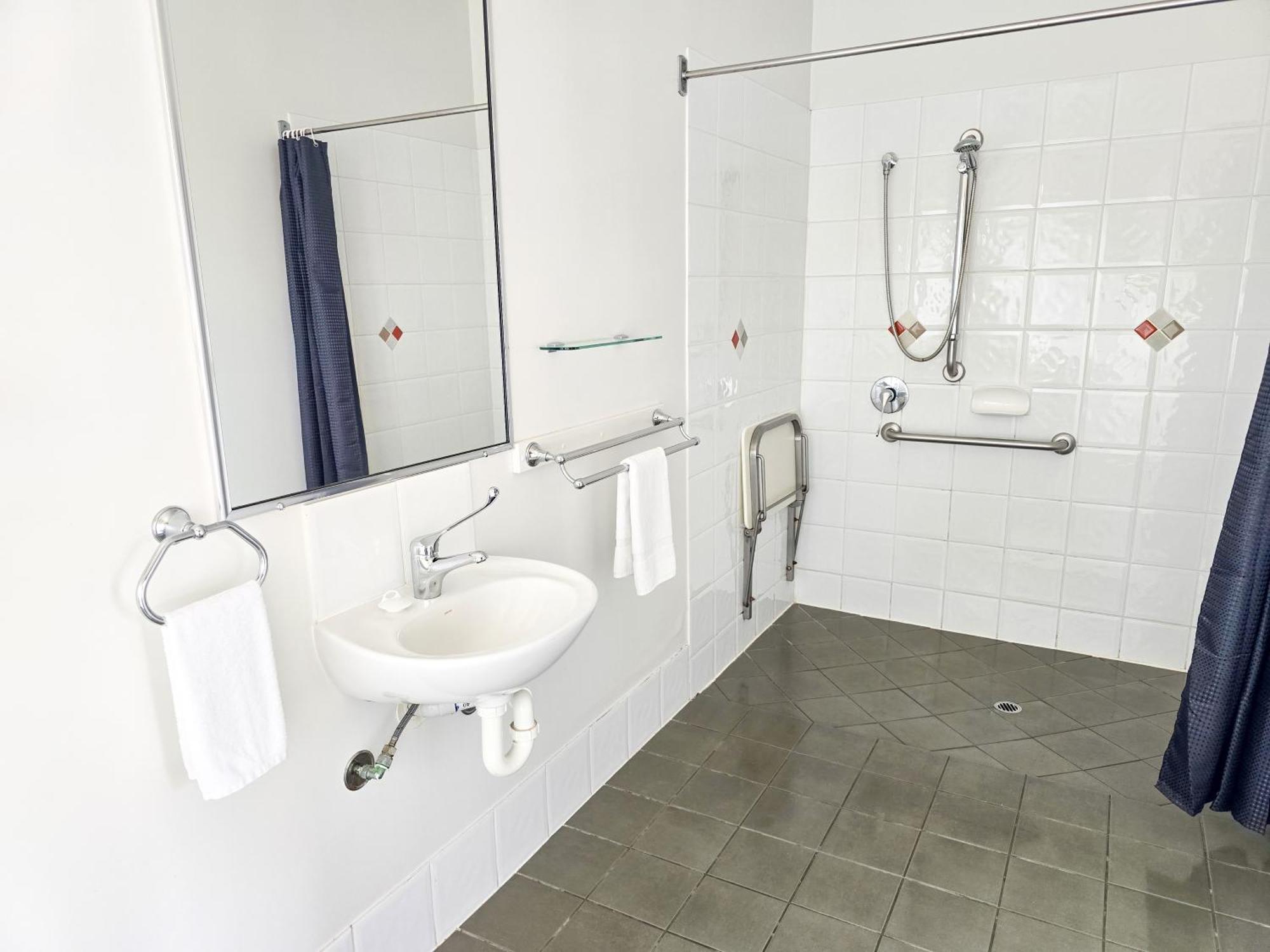 Ascot Lodge Motor Inn Кингарой Экстерьер фото