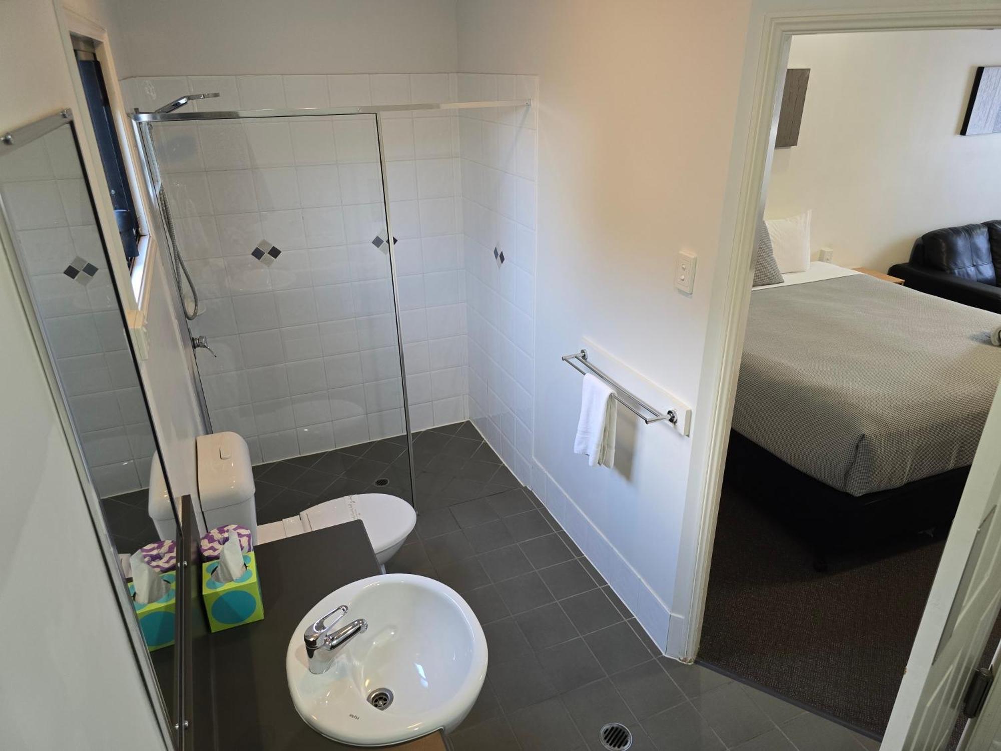 Ascot Lodge Motor Inn Кингарой Экстерьер фото