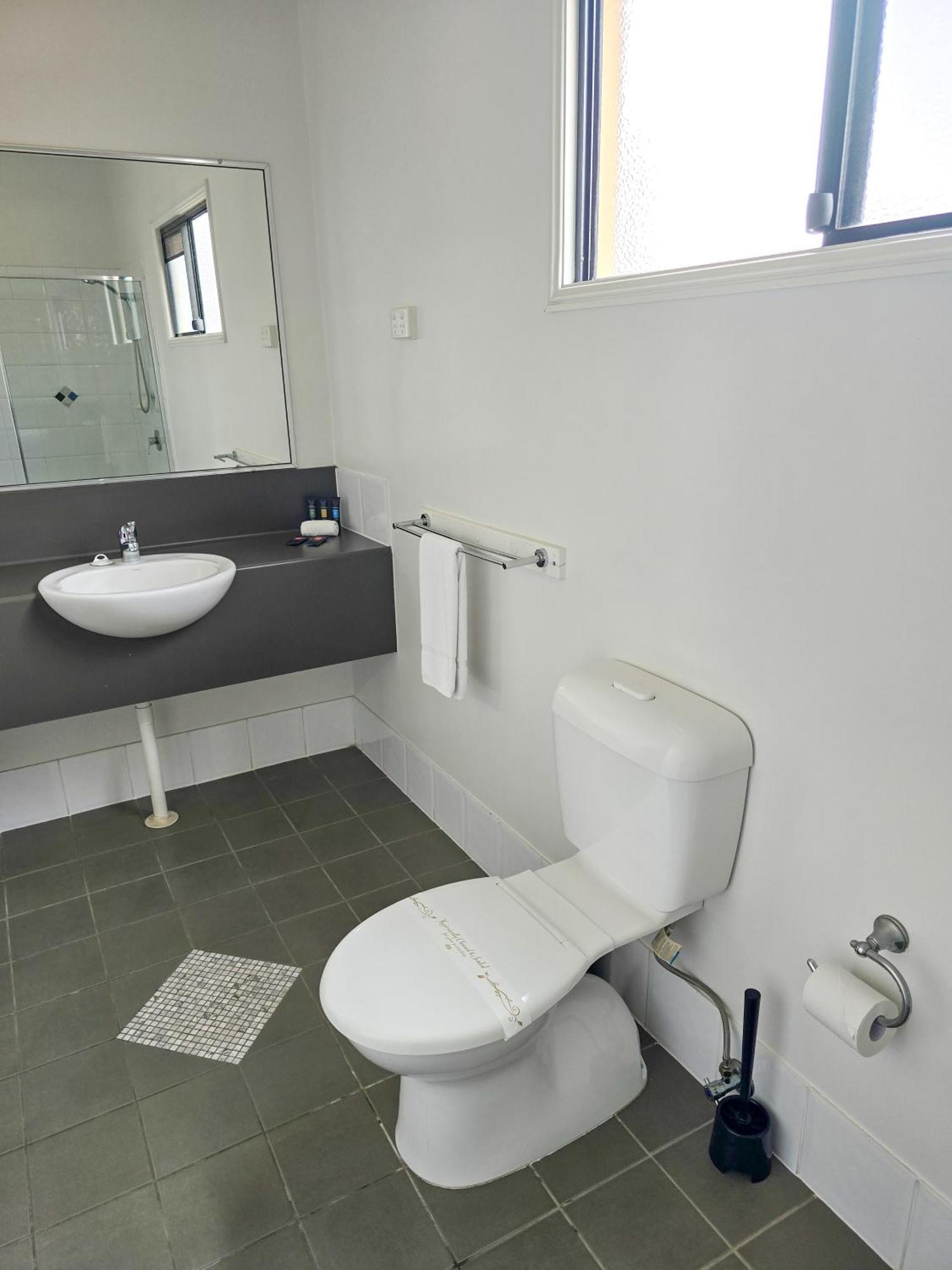 Ascot Lodge Motor Inn Кингарой Экстерьер фото