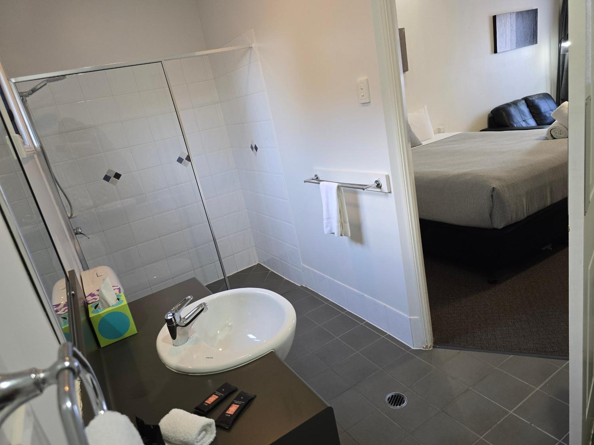 Ascot Lodge Motor Inn Кингарой Экстерьер фото