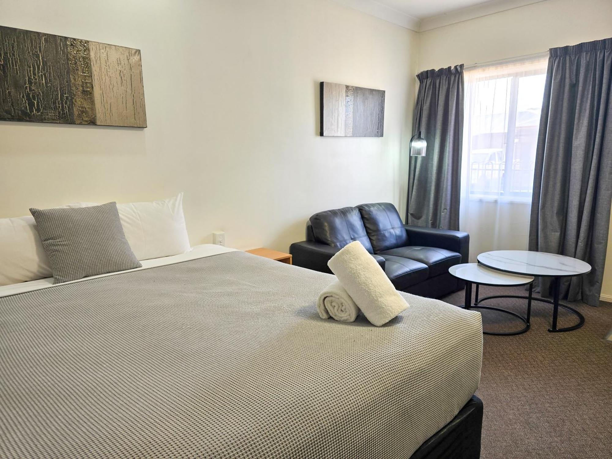 Ascot Lodge Motor Inn Кингарой Экстерьер фото