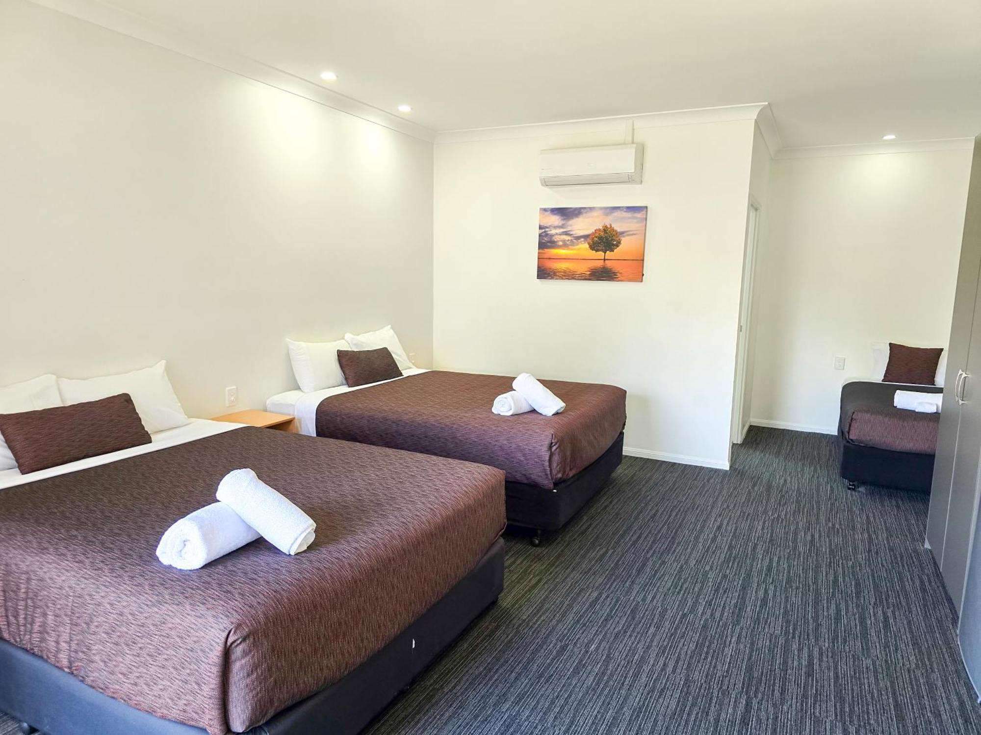 Ascot Lodge Motor Inn Кингарой Экстерьер фото
