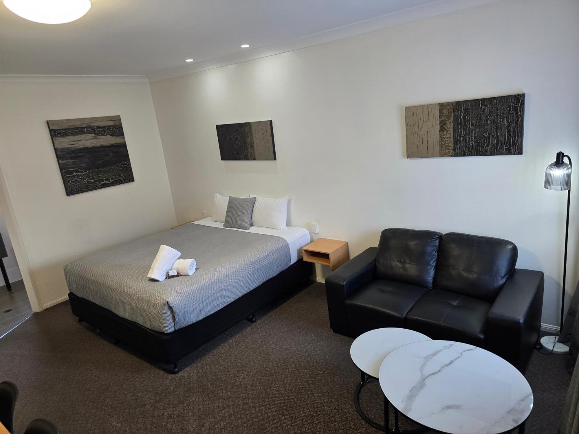 Ascot Lodge Motor Inn Кингарой Экстерьер фото