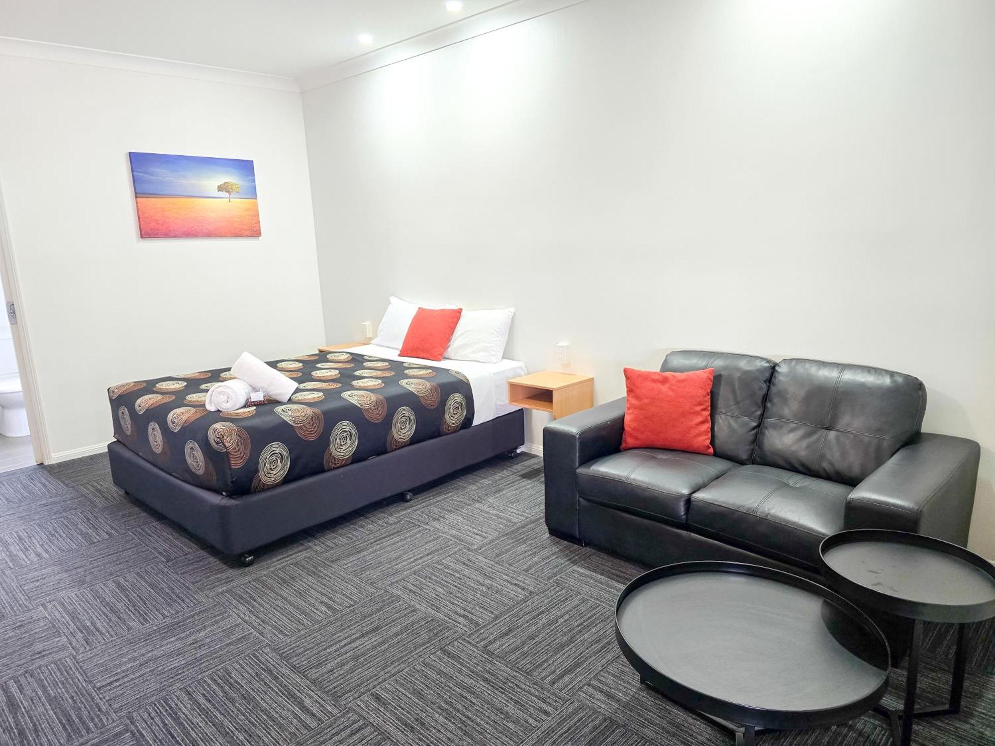 Ascot Lodge Motor Inn Кингарой Экстерьер фото