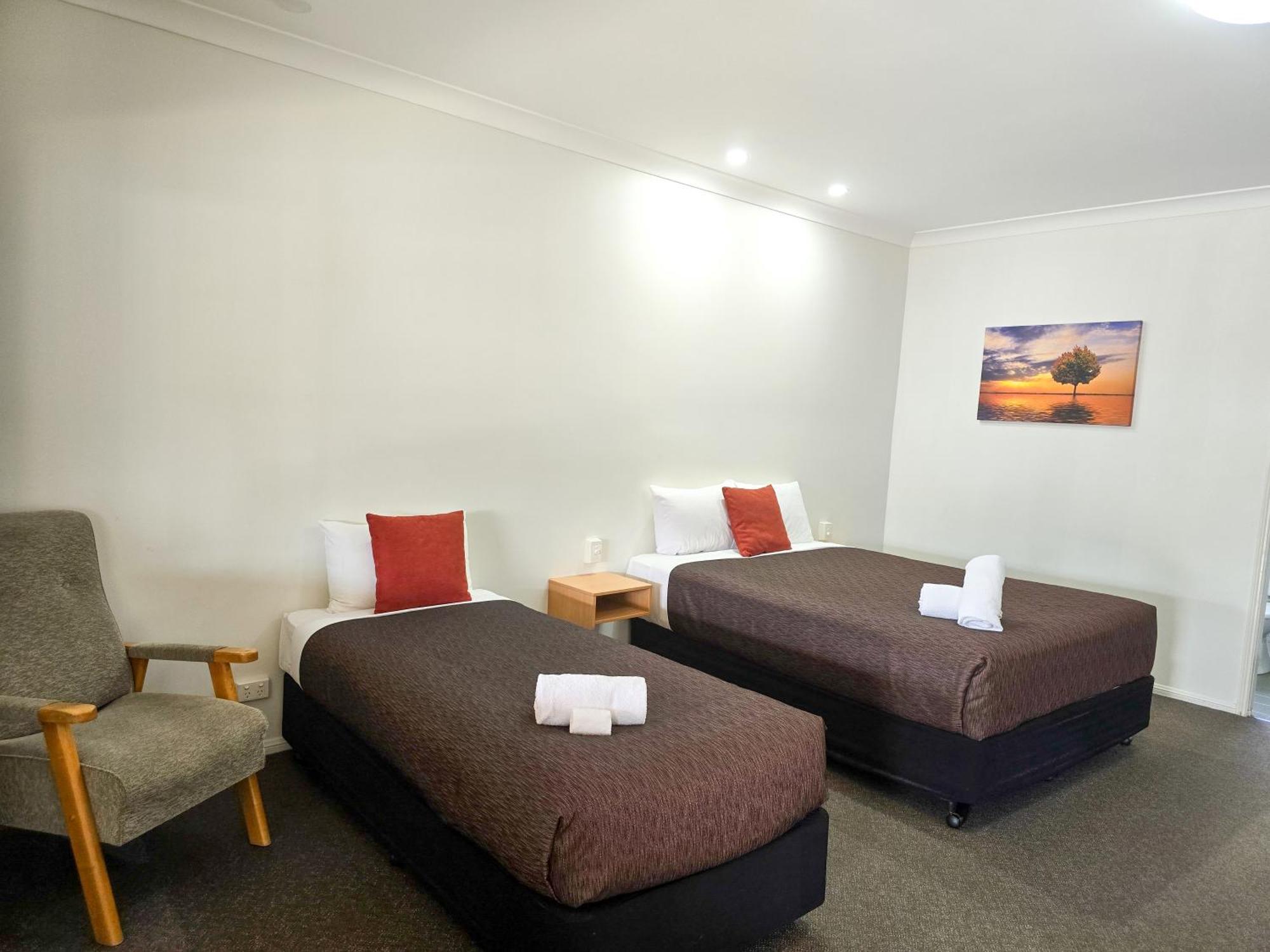 Ascot Lodge Motor Inn Кингарой Экстерьер фото
